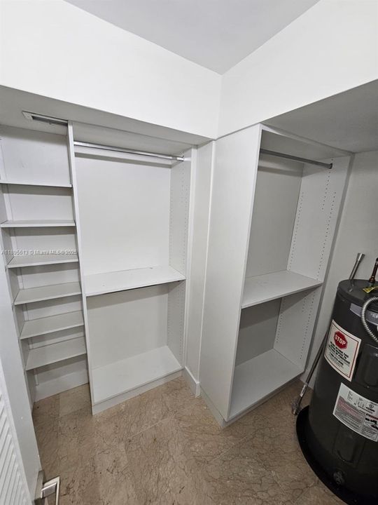 For Rent: $2,000 (1 beds, 1 baths, 768 Square Feet)