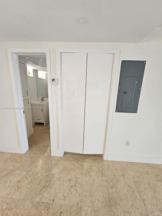 For Rent: $2,000 (1 beds, 1 baths, 768 Square Feet)