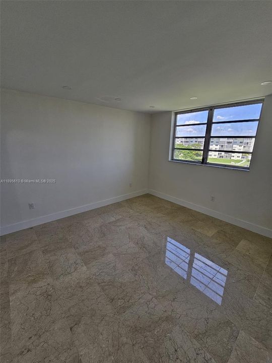 For Rent: $2,000 (1 beds, 1 baths, 768 Square Feet)