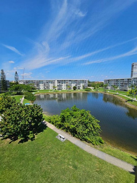 For Rent: $2,000 (1 beds, 1 baths, 768 Square Feet)