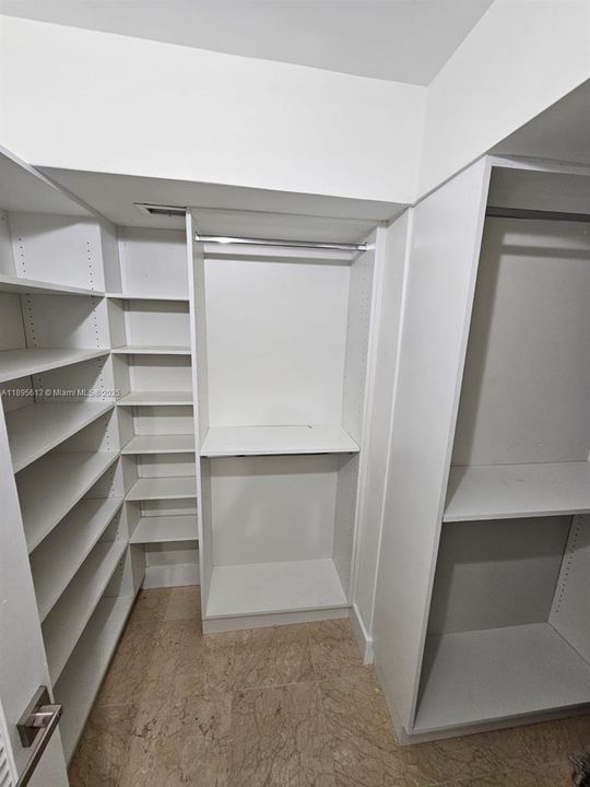 For Rent: $2,000 (1 beds, 1 baths, 768 Square Feet)