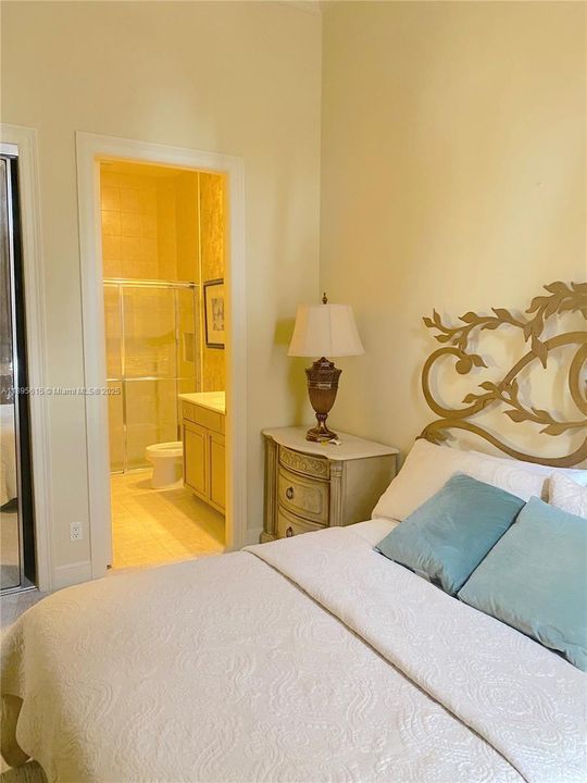 出租: $15,000 (3 贝兹, 3 浴室, 3819 平方英尺)