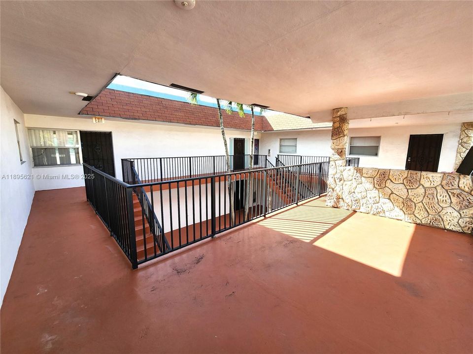 待售: $165,000 (2 贝兹, 2 浴室, 855 平方英尺)