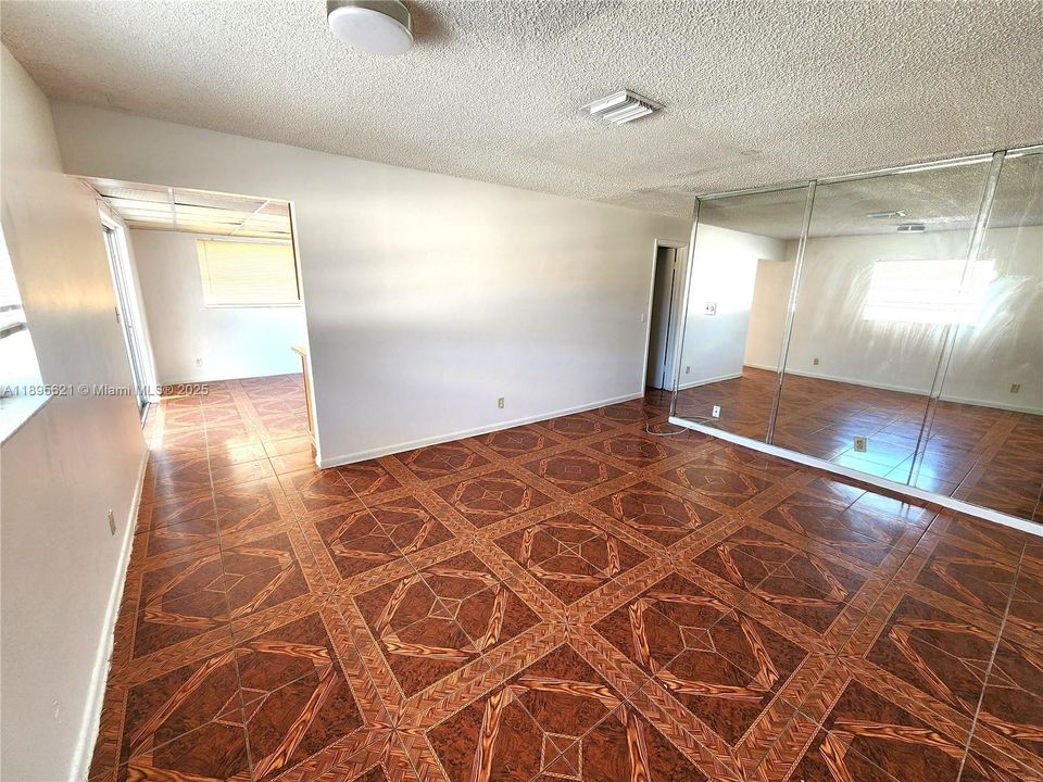 待售: $165,000 (2 贝兹, 2 浴室, 855 平方英尺)