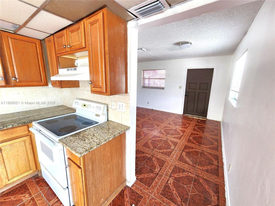 待售: $165,000 (2 贝兹, 2 浴室, 855 平方英尺)