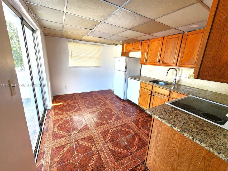 待售: $165,000 (2 贝兹, 2 浴室, 855 平方英尺)