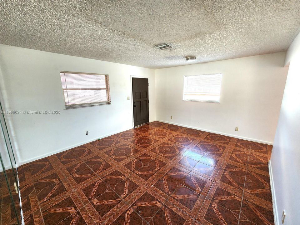 待售: $165,000 (2 贝兹, 2 浴室, 855 平方英尺)