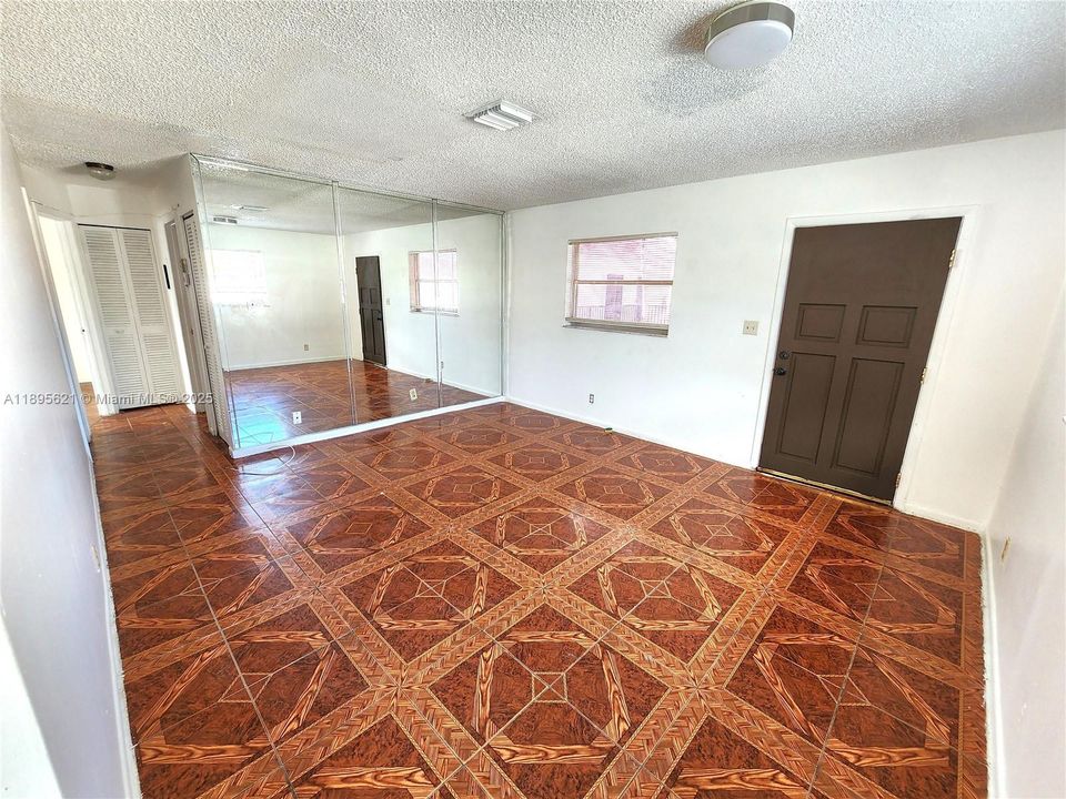 待售: $165,000 (2 贝兹, 2 浴室, 855 平方英尺)