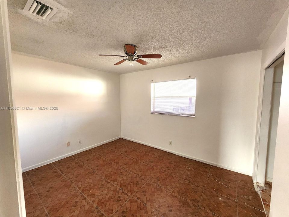 待售: $165,000 (2 贝兹, 2 浴室, 855 平方英尺)