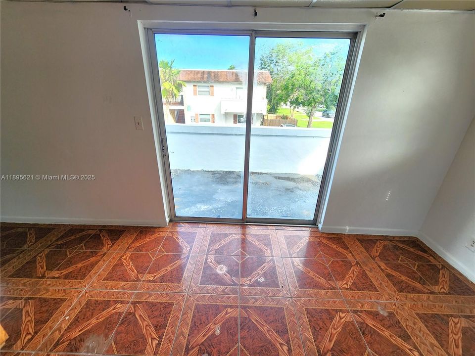 待售: $165,000 (2 贝兹, 2 浴室, 855 平方英尺)