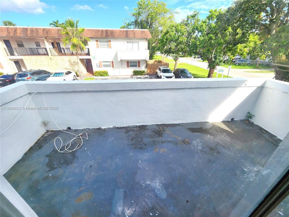 待售: $165,000 (2 贝兹, 2 浴室, 855 平方英尺)