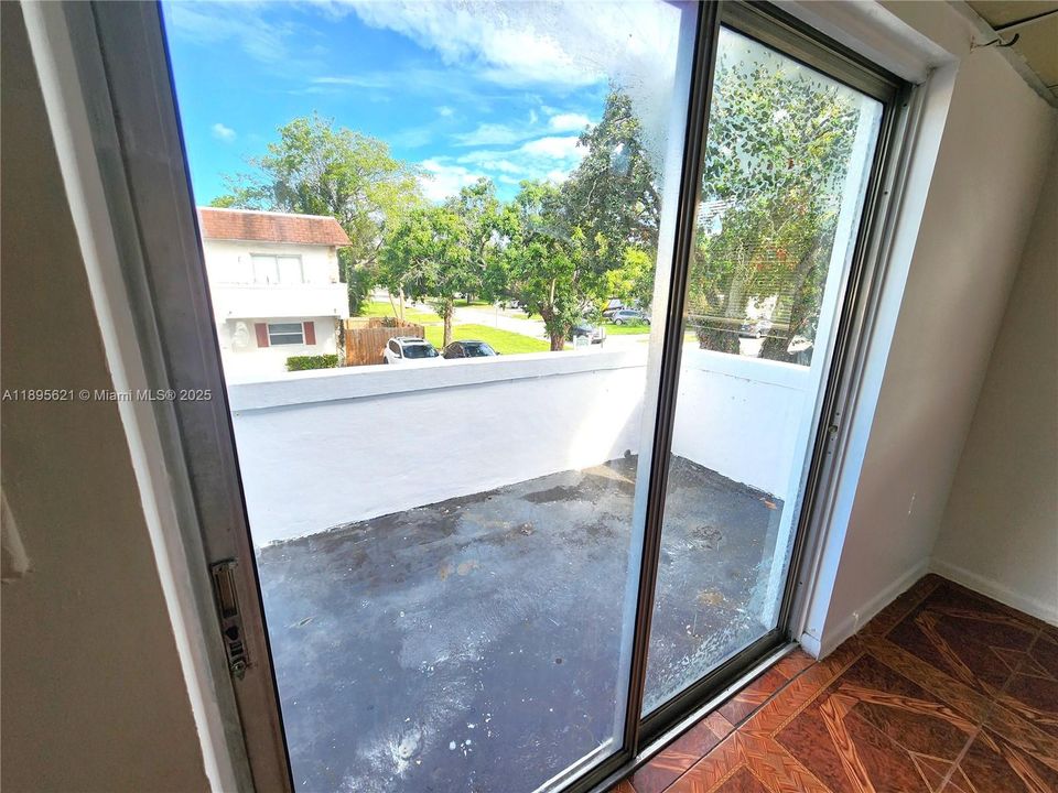 待售: $165,000 (2 贝兹, 2 浴室, 855 平方英尺)