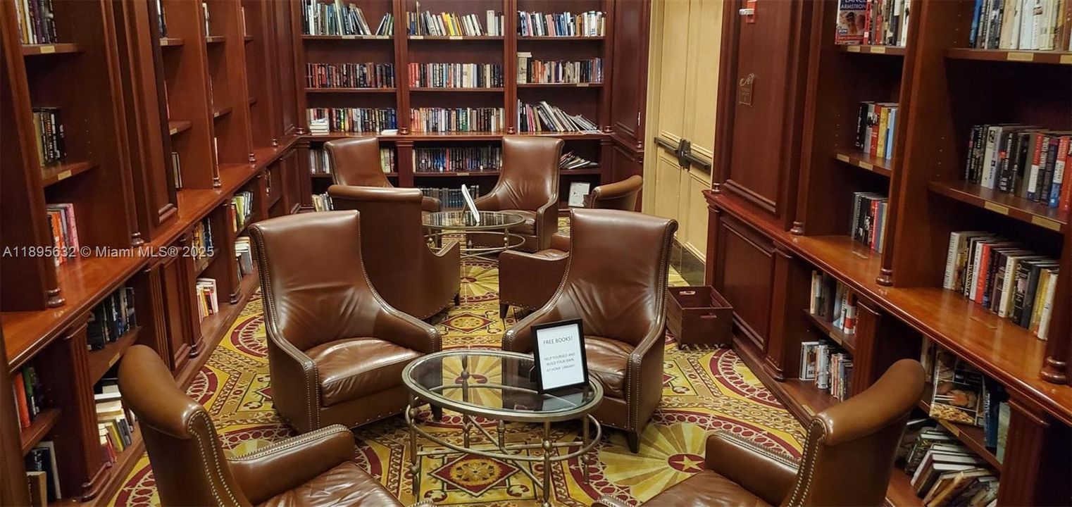 Под контрактом: $2,690 (1 спален, 1 ванн, 796 Квадратных фут)