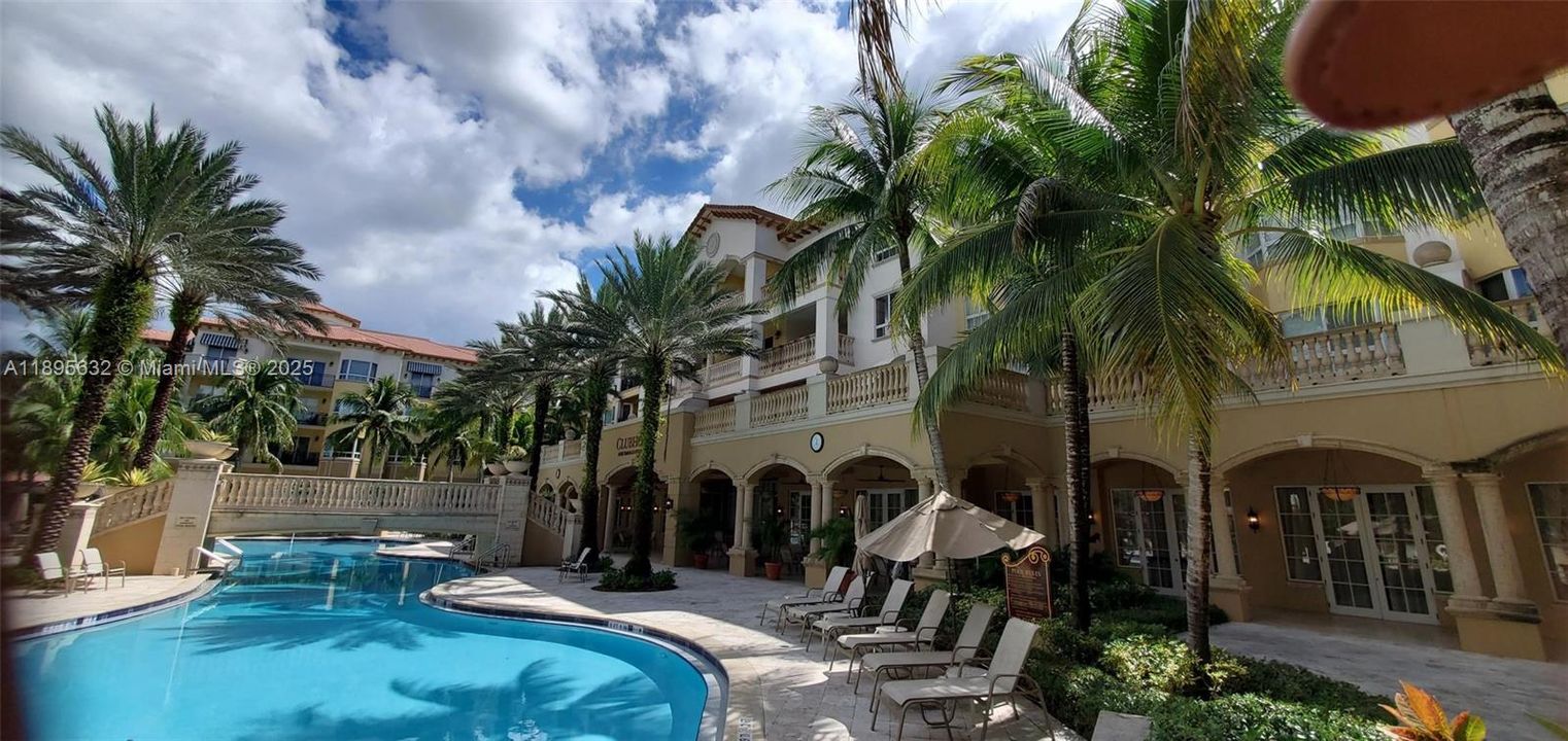 Под контрактом: $2,690 (1 спален, 1 ванн, 796 Квадратных фут)