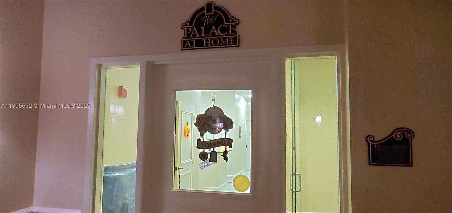 Под контрактом: $2,690 (1 спален, 1 ванн, 796 Квадратных фут)