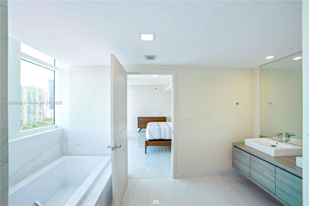 For Sale: $1,250,000 (3 beds, 3 baths, 1686 Square Feet)