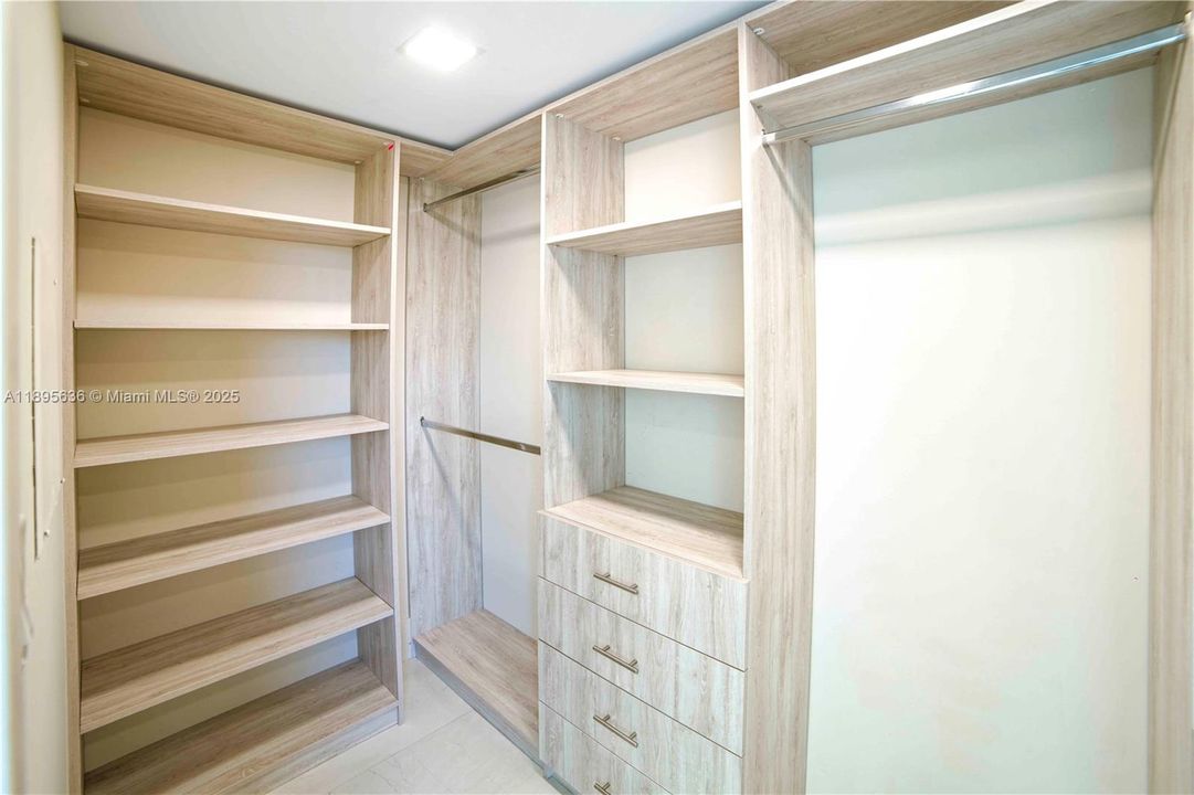 For Sale: $1,250,000 (3 beds, 3 baths, 1686 Square Feet)