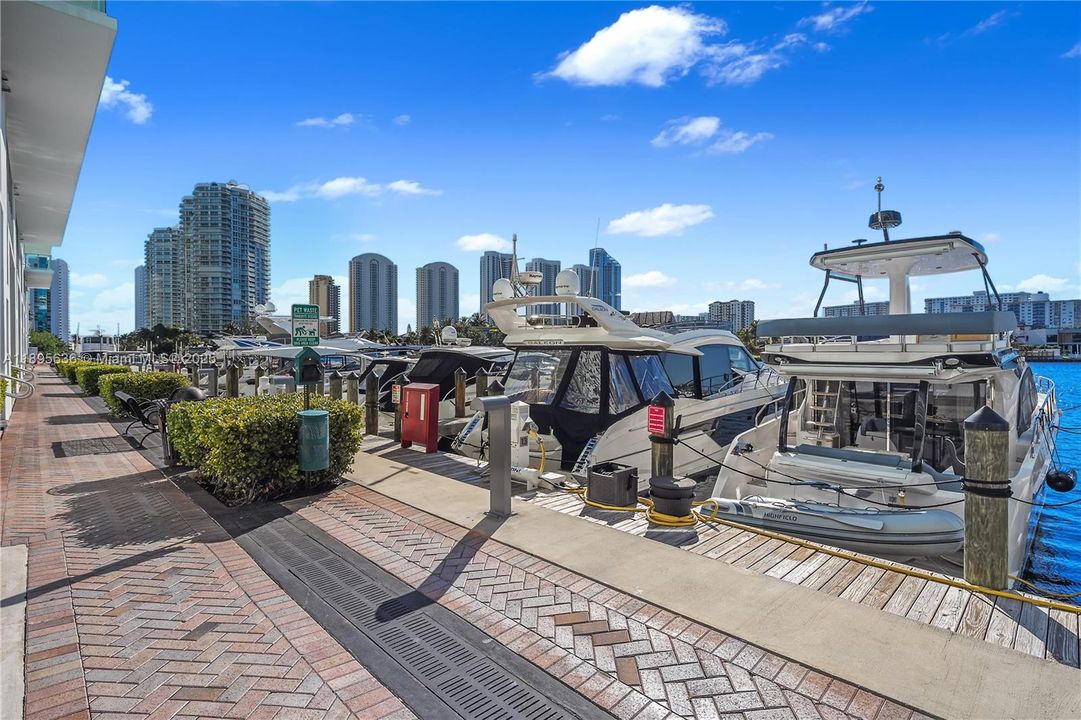 For Sale: $1,250,000 (3 beds, 3 baths, 1686 Square Feet)