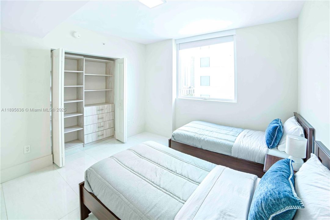 For Sale: $1,250,000 (3 beds, 3 baths, 1686 Square Feet)