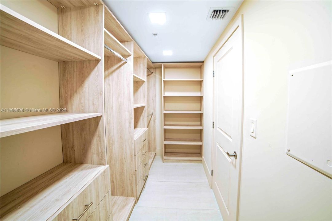 For Sale: $1,250,000 (3 beds, 3 baths, 1686 Square Feet)