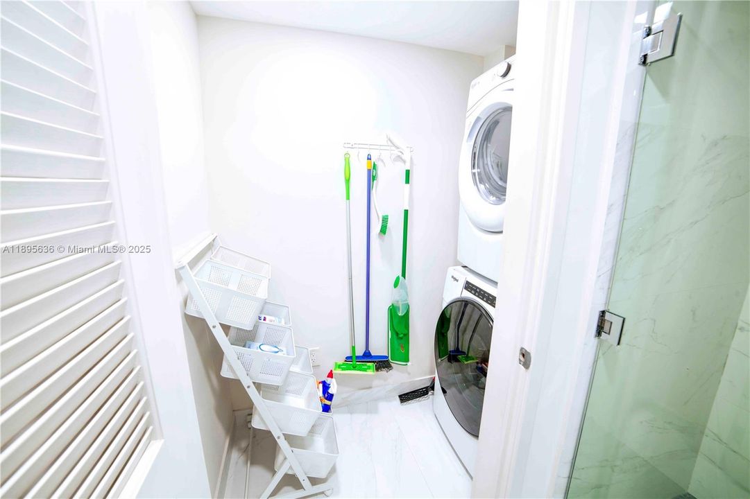 For Sale: $1,250,000 (3 beds, 3 baths, 1686 Square Feet)