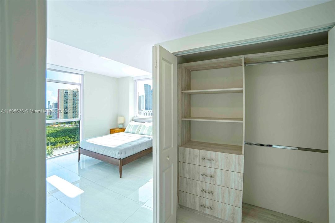 For Sale: $1,250,000 (3 beds, 3 baths, 1686 Square Feet)