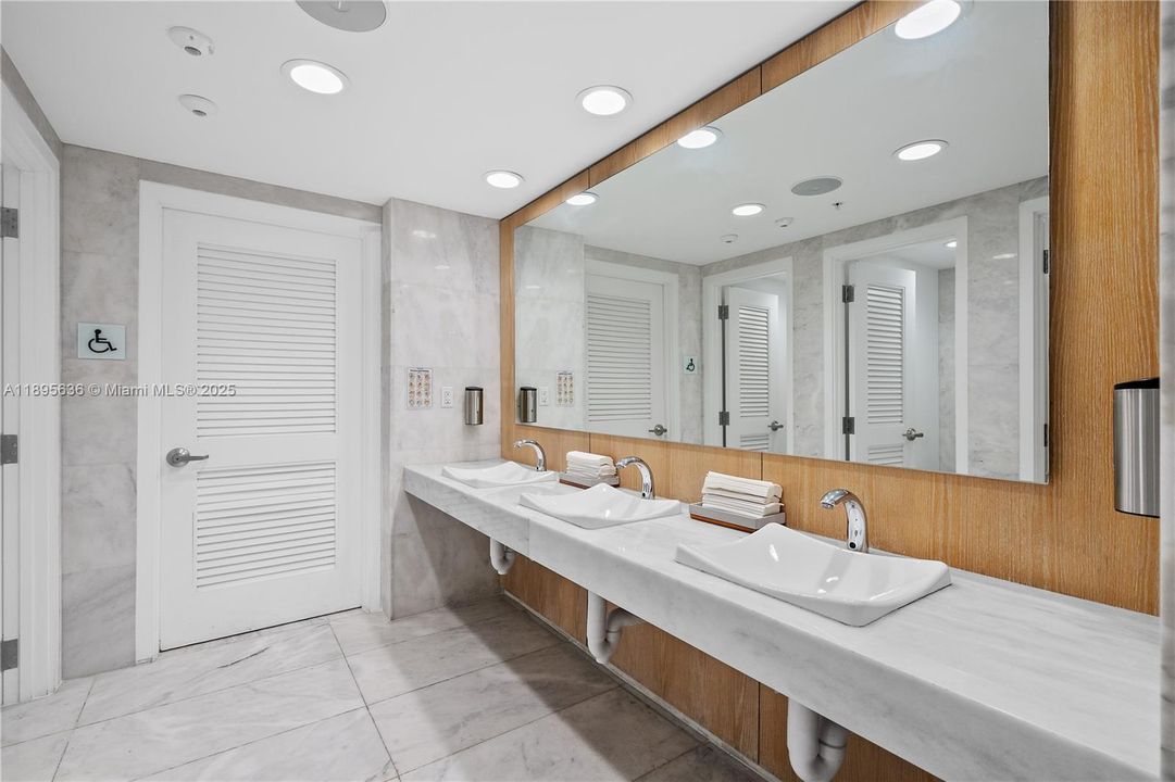 For Sale: $1,250,000 (3 beds, 3 baths, 1686 Square Feet)