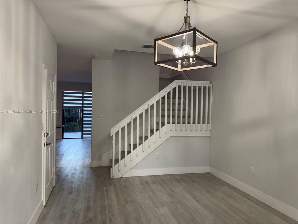 Под контрактом: $3,400 (3 спален, 2 ванн, 1488 Квадратных фут)