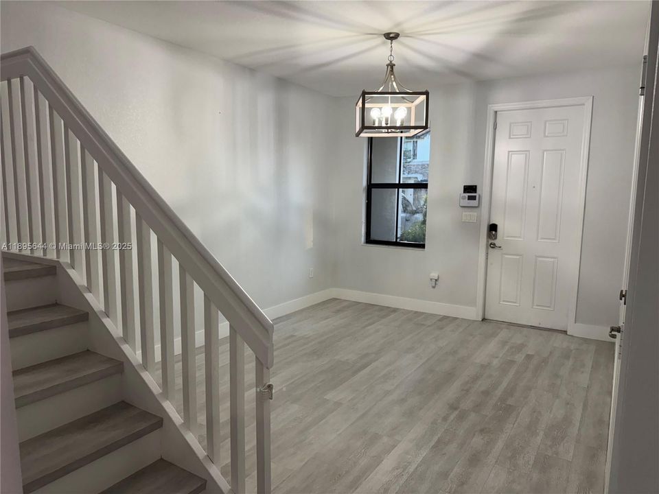 Под контрактом: $3,400 (3 спален, 2 ванн, 1488 Квадратных фут)