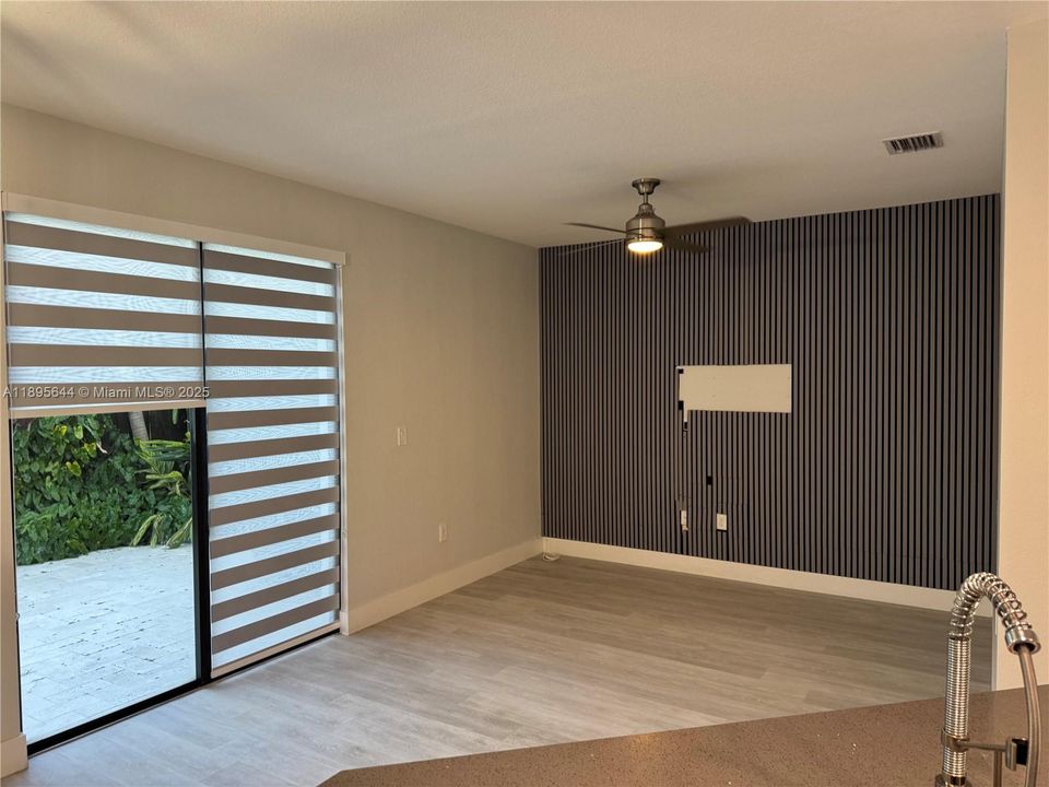 Под контрактом: $3,400 (3 спален, 2 ванн, 1488 Квадратных фут)