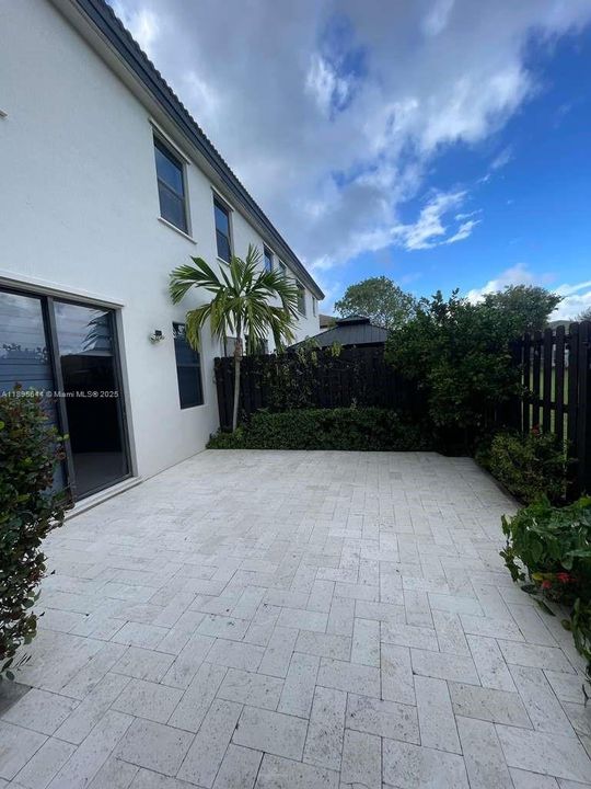 Под контрактом: $3,400 (3 спален, 2 ванн, 1488 Квадратных фут)