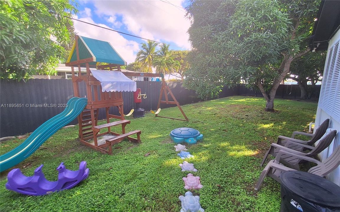 For Sale: $647,777 (4 beds, 3 baths, 1732 Square Feet)