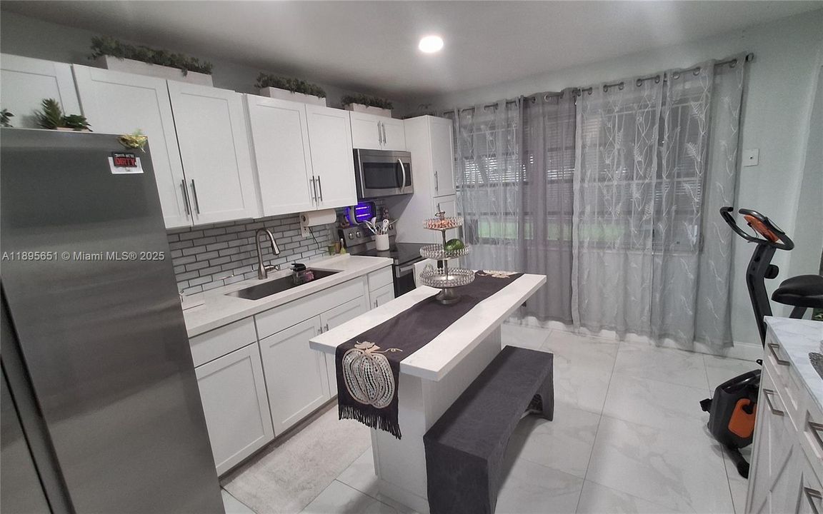 For Sale: $647,777 (4 beds, 3 baths, 1732 Square Feet)