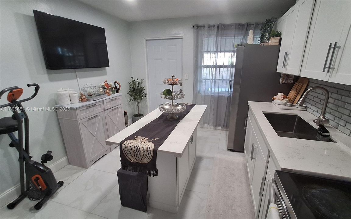 For Sale: $647,777 (4 beds, 3 baths, 1732 Square Feet)