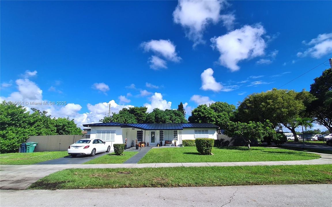 For Sale: $647,777 (4 beds, 3 baths, 1732 Square Feet)