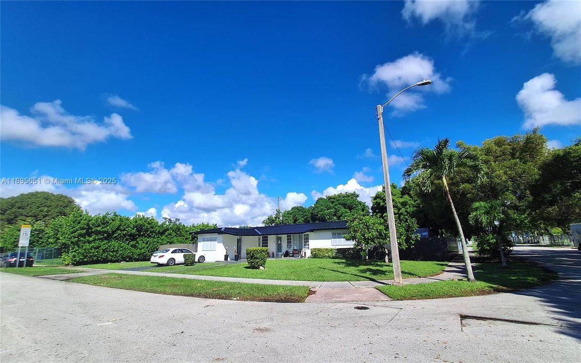 For Sale: $647,777 (4 beds, 3 baths, 1732 Square Feet)