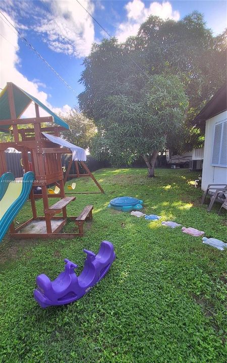 For Sale: $647,777 (4 beds, 3 baths, 1732 Square Feet)