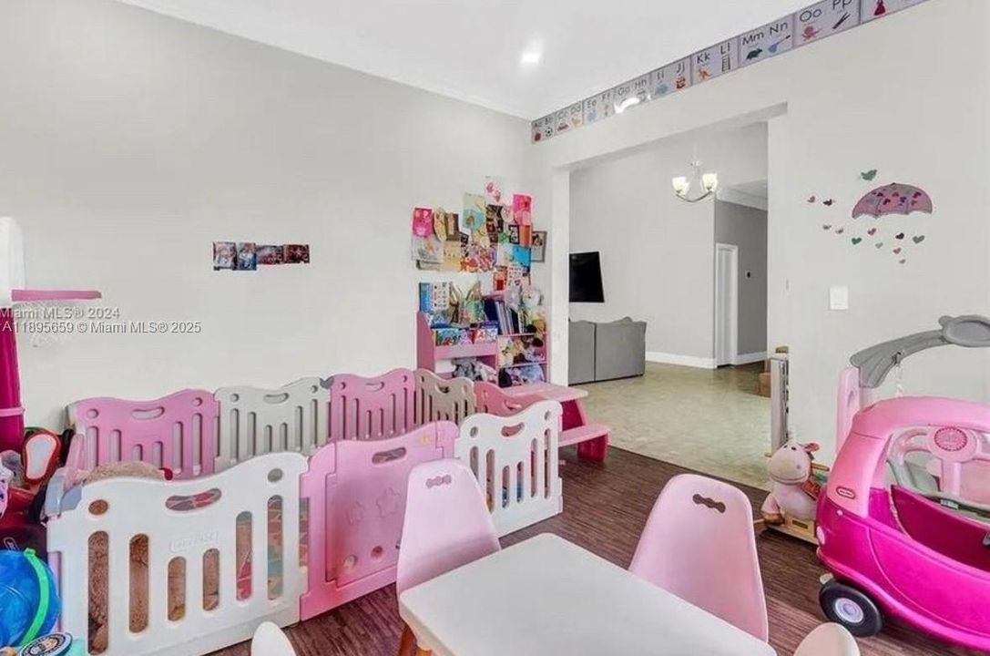 For Rent: $5,500 (4 beds, 4 baths, 3114 Square Feet)