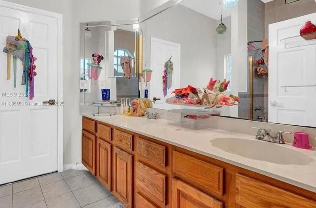 For Rent: $5,500 (4 beds, 4 baths, 3114 Square Feet)