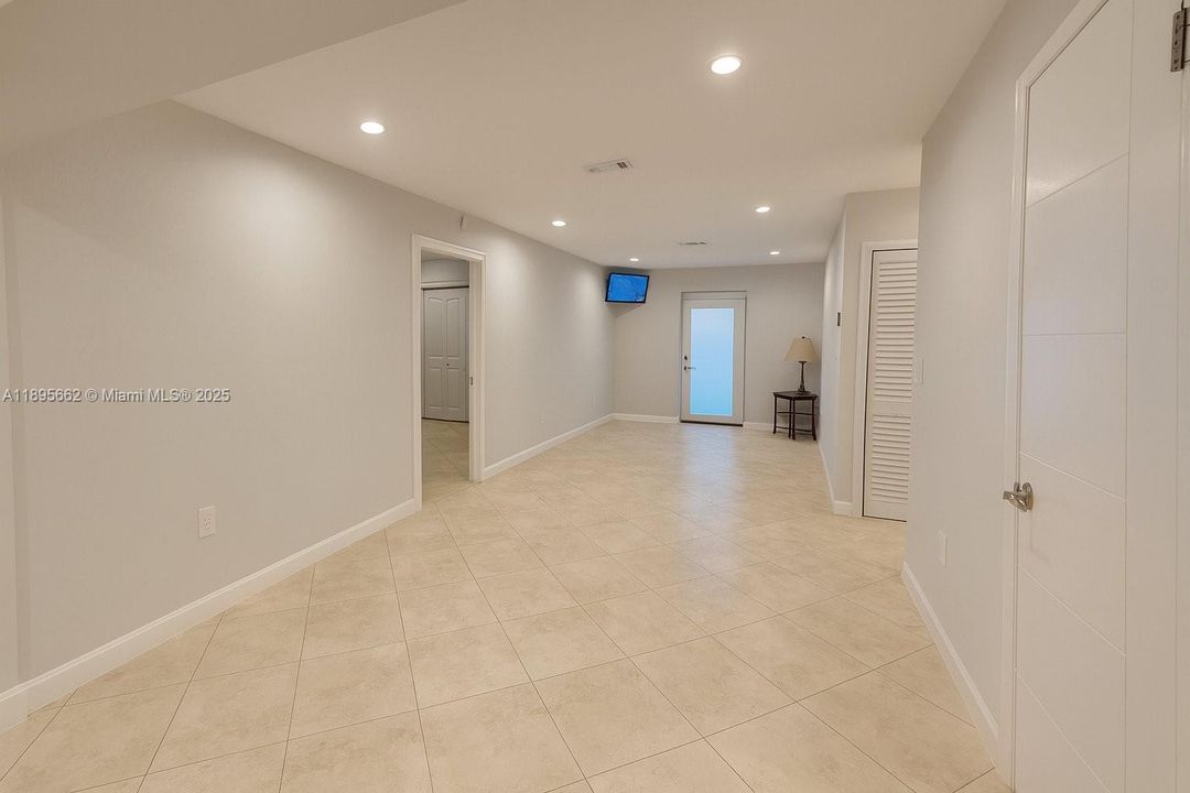 Active With Contract: $850,000 (3 beds, 3 baths, 2174 Square Feet)