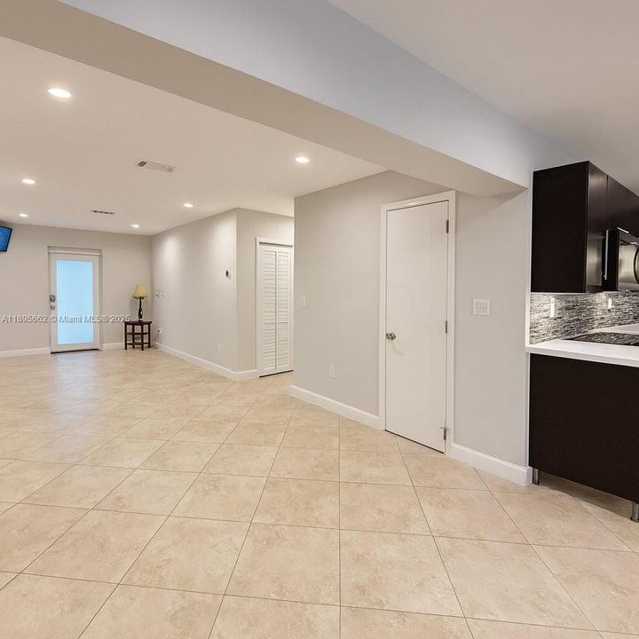 Active With Contract: $850,000 (3 beds, 3 baths, 2174 Square Feet)