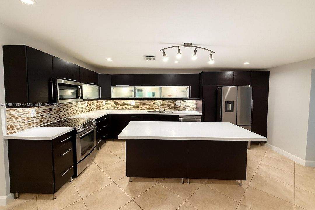 Active With Contract: $850,000 (3 beds, 3 baths, 2174 Square Feet)