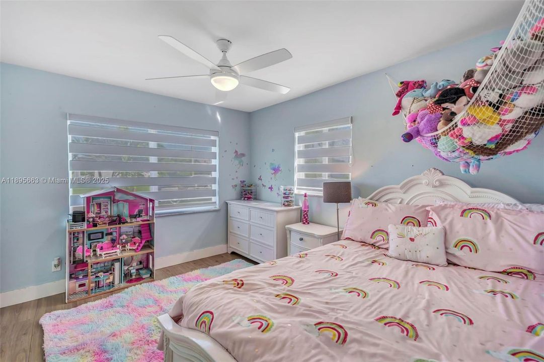 Active With Contract: $3,200 (3 beds, 2 baths, 1204 Square Feet)