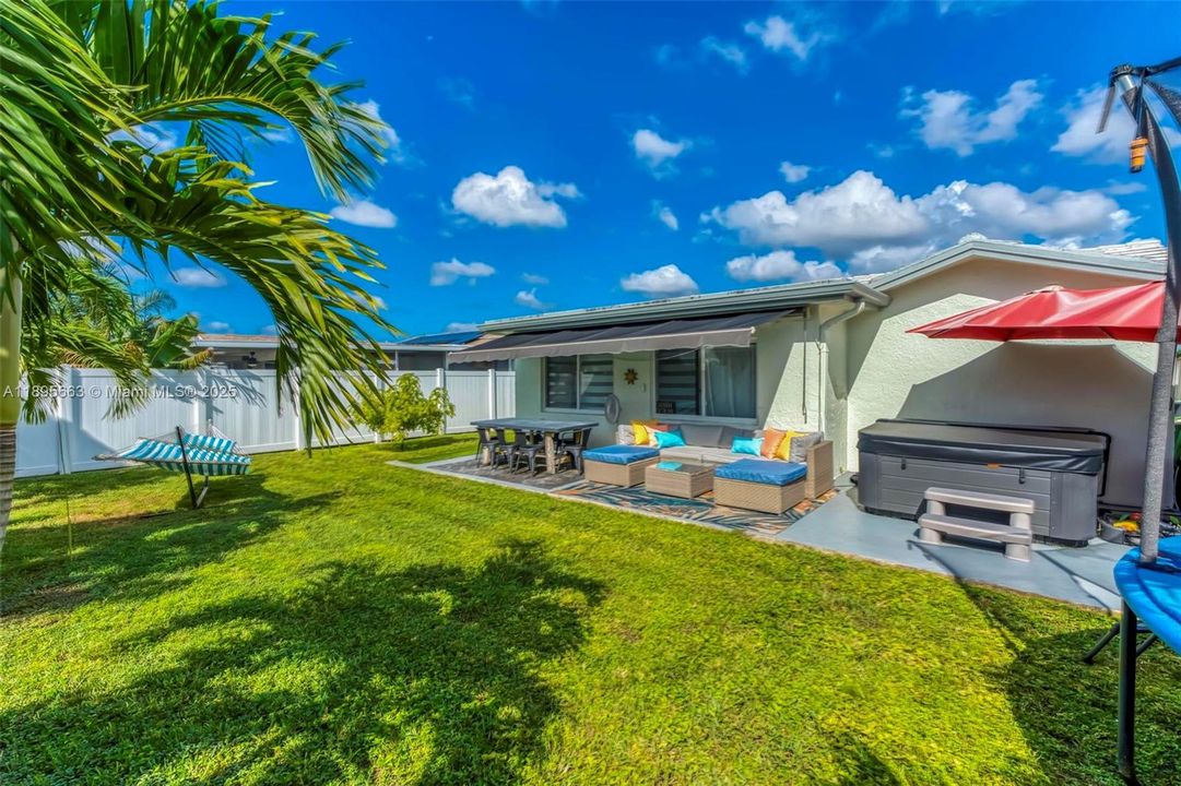 Active With Contract: $3,200 (3 beds, 2 baths, 1204 Square Feet)