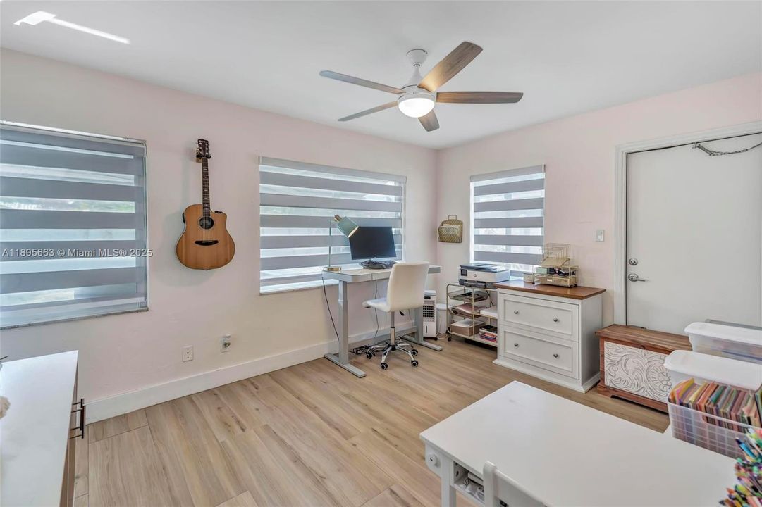 Active With Contract: $3,200 (3 beds, 2 baths, 1204 Square Feet)