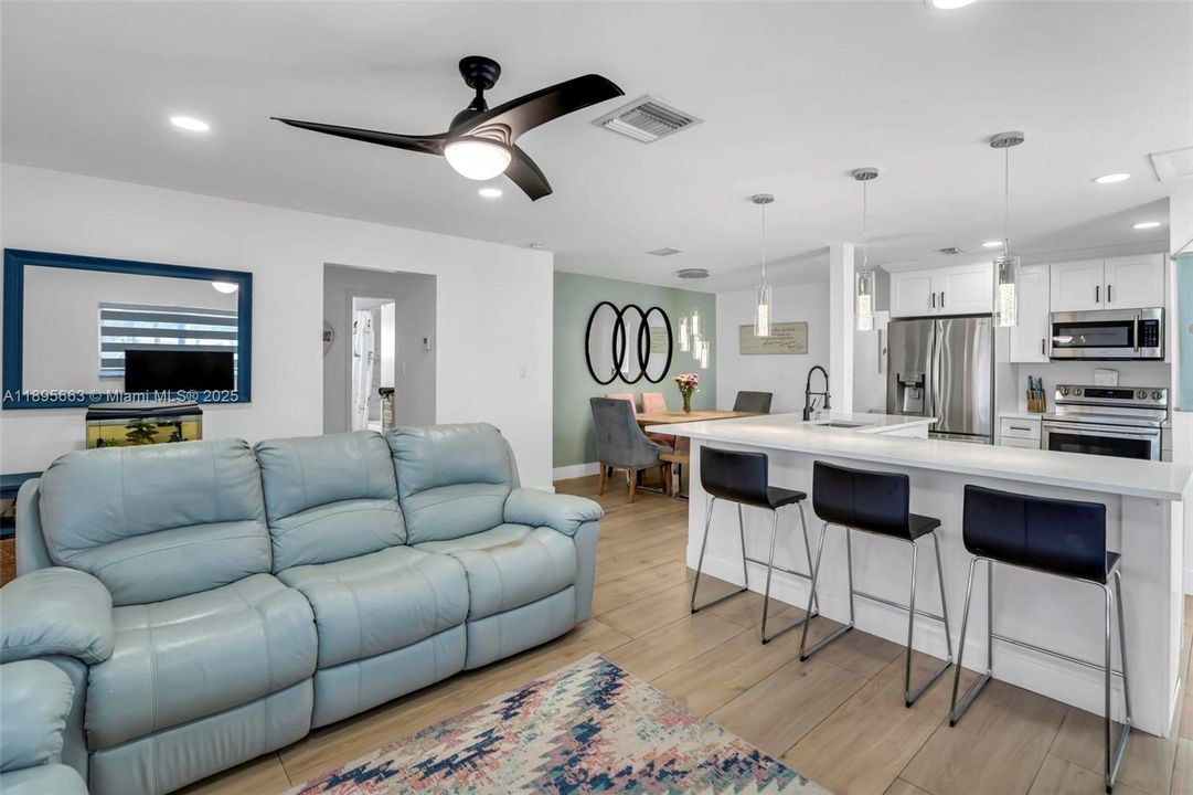 Active With Contract: $3,200 (3 beds, 2 baths, 1204 Square Feet)