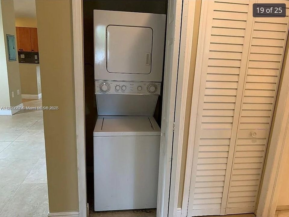 For Sale: $225,900 (3 beds, 2 baths, 1024 Square Feet)