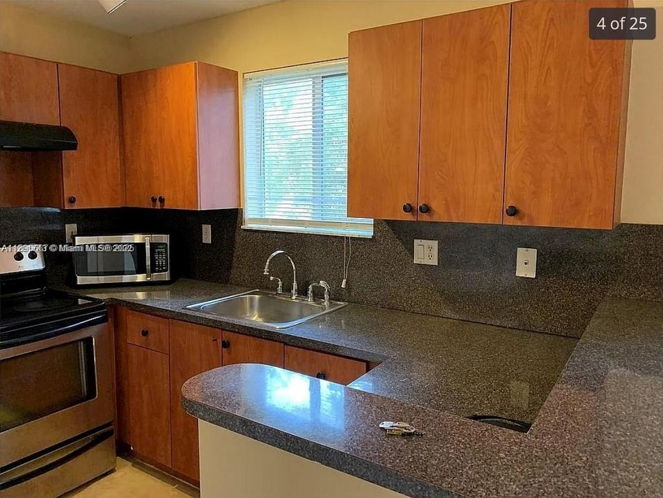 For Sale: $225,900 (3 beds, 2 baths, 1024 Square Feet)