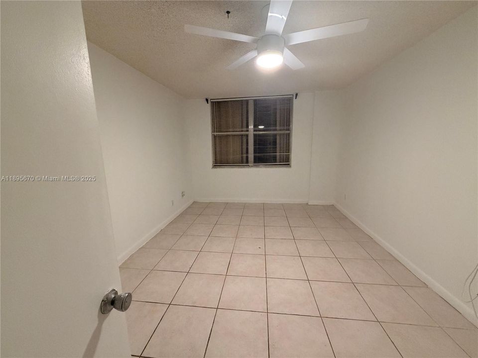 Active With Contract: $2,000 (1 beds, 1 baths, 600 Square Feet)