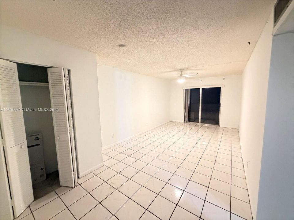 Active With Contract: $2,000 (1 beds, 1 baths, 600 Square Feet)